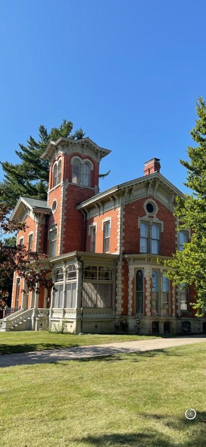 カラマズー Upjohn Bed & Breakfast エクステリア 写真